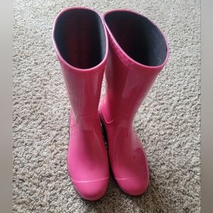 UGG Unisex-Child Raana Boot size 6